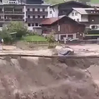 Austria este lovită de fenomene meteo extreme. Viiturile au luat totul în cale Foto: Wheather condition/ Facebook