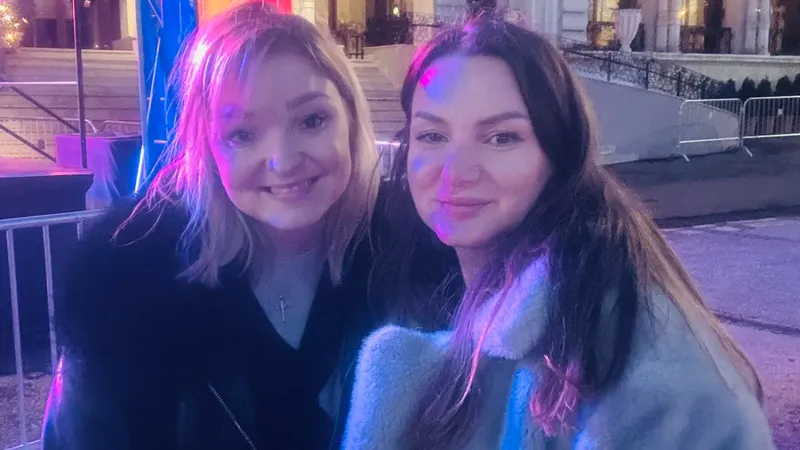 Alina Filip, împreună cu Lidia Vadim Tudor, fata lui Corneliu Vadim Tudor, de Ziua Unirii Principatelor Române, la Iași Foto: Facebook