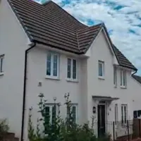 Cum a ajuns o casă cumpărată cu 330.000 de euro să valoreze un euro după renovare. Ce s-a întâmplat? - Foto: Platforma X