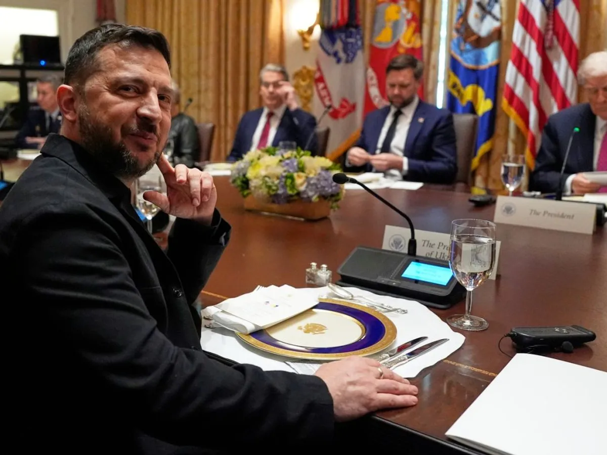 Volodimir Zelenski, la discuţia protocolară de dinainte ede cina cu Donald Trump, de la Casa Albă - Foto: Profimedia Images