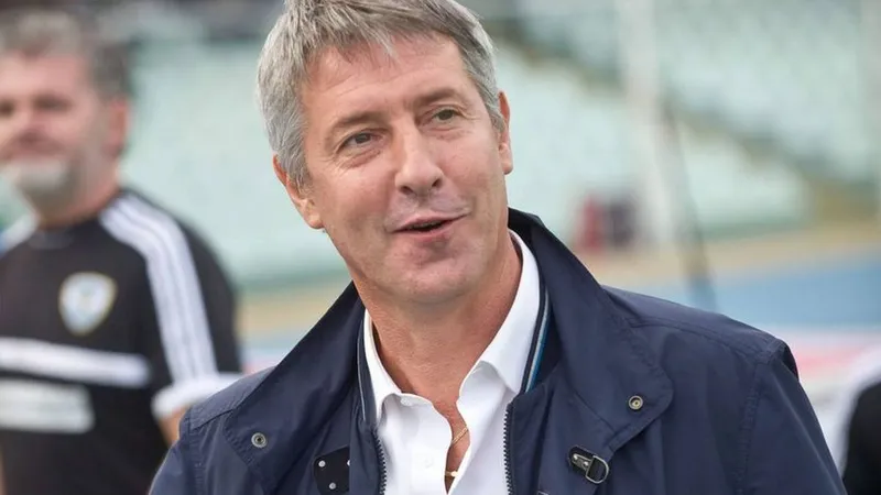 CFR Cluj are un nou antrenor, după ce Dan Petrescu a ales o destinație exotică - Foto: gsp.ro