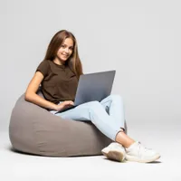 Ce spun medicii despre obiceiul de a ține laptopul în poală? Este sau nu periculos pentru sănătate? - Foto: Freepik (Imagine cu rol ilustrativ)
