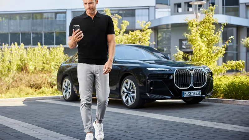 S-a terminat supremația iPhone. Mașinile BMW pot fi parcate de la distanță și cu Samsung și Motorola - Foto: BMW