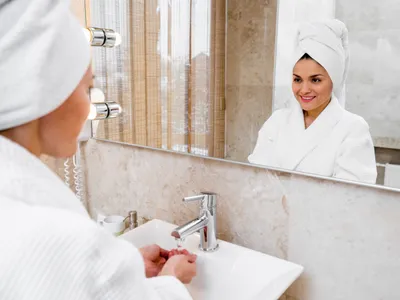 Pericolul pentru sănătate dacă ai făcut duș imediat după cină. Ce fel de apă poți folosi - rece sau fierbinte? - Foto: Freepik (Imagine cu rol ilustrativ)