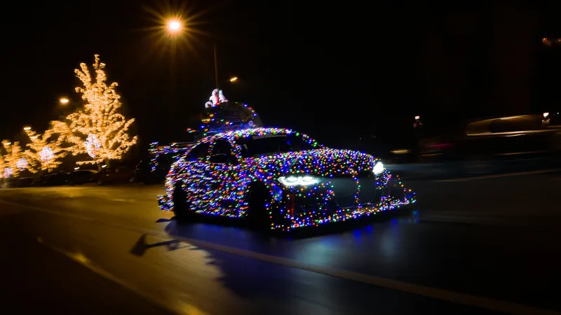 Primul BMW i4 de curse, dezvoltat 100% în România, transformat în sania lui Moș Crăciun - Foto: Flavius Croitoru