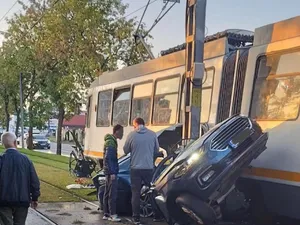 Accident mortal în București. Mașină, spulberată de tramvai. Vatmanul a ieșit pozitiv la  DrugTest - Foto: Facebook/ Infotrafic România