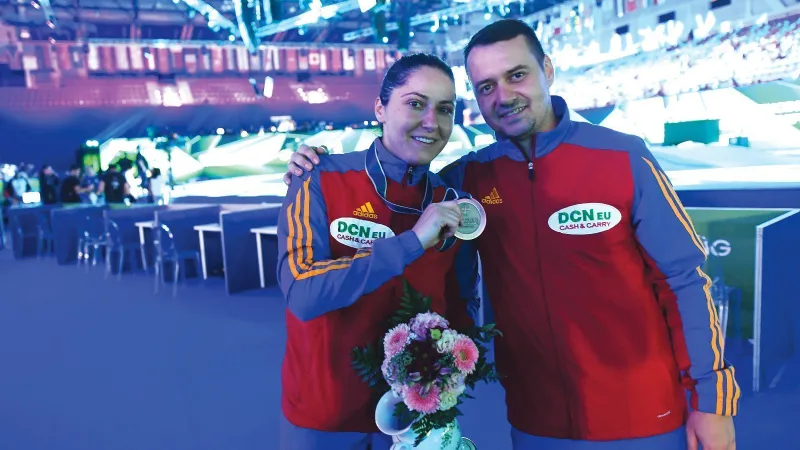 Bianca Pascu, împreună cu antrenorul Cosmin Hancianu, imediat după obținerea medaliei de bronz la Campionatul Mondial