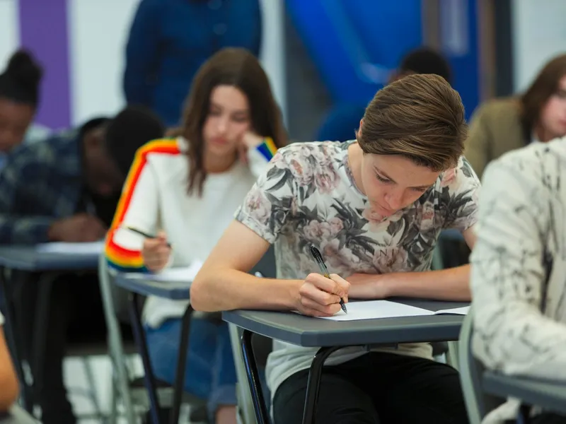 Evaluarea Națională 2025. Elevii de clasa a VIII-a susțin miercuri proba la matematică - Foto: Profimedia images