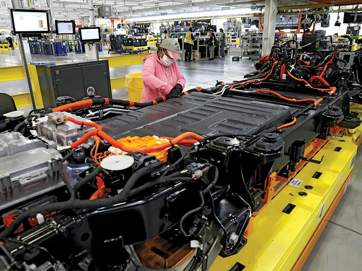 Ford și GM au promis aproximativ 90 de miliarde de dolari pentru fabrici de baterii