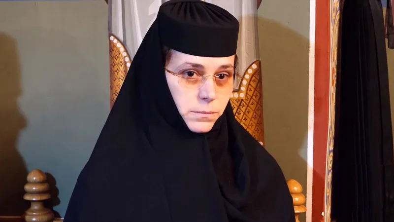 Maica Ecaterina îngrijește 130 copii orfani sau abandonați - Foto: basilica.ro