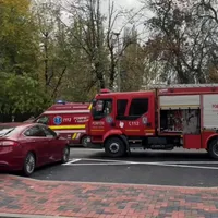 Incendiu violent într-un bloc din București. Sunt oameni înăuntru - Foto: Captură ISU B-if