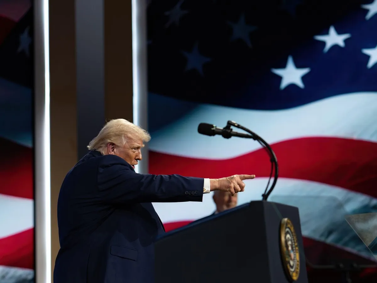 Trump amenință să distrugă NATO și pacea de 77 de ani din Europa: „E un tigru de hârtie. Putin știe asta”