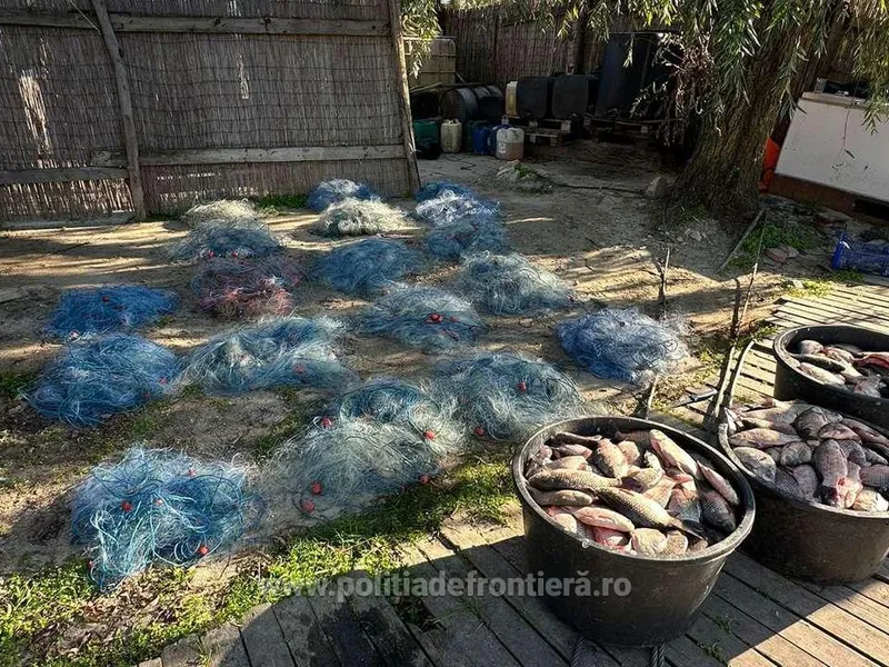 Un kilometru de plase monofilament şi 200 de kilograme de peşte, descoperite de polițiști în Deltă - FOTO Poliția de Frontieră