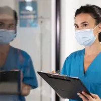 Asistentă medicală arestată pentru corupție. Pentru ce lua bani? Nu conta că era cercetată de DNA - Foto: Freepik (rol ilustrativ)