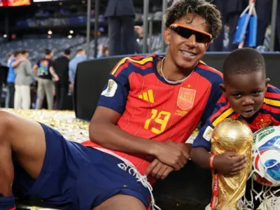 Fratele lui Lamine Yamal a cucerit internetul după finala Cupei Mondiale. Imagini virale de la festivitatea de premiere