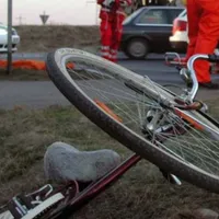Un băiat de 14 ani a căzut cu bicicleta de pe un pasaj rutier în Oradea. A murit pe loc. / Foto: Info Trafic 24, Facebook