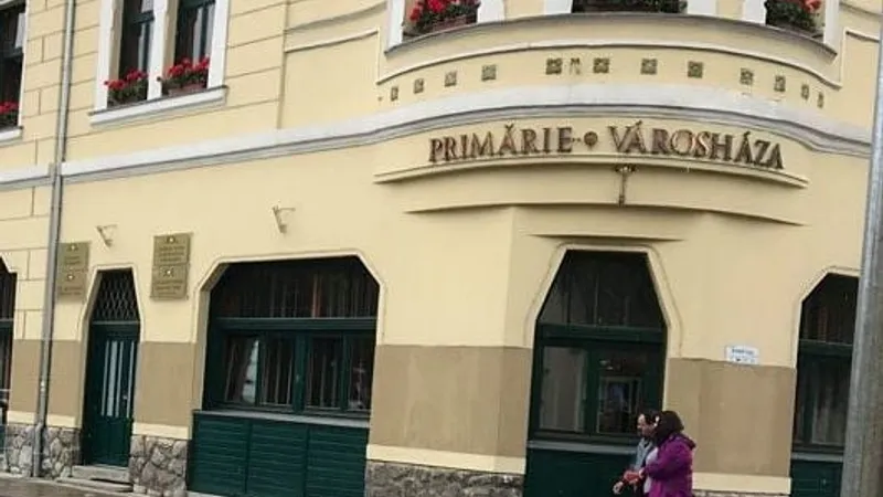 La Gheorghieni, Primăria e prezentată bilingv. Foto MaghiaRomania