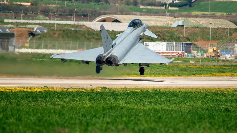 VIDEO Cum au bătut avioanele Chinei J-10C temutele Typhoon ce zboară și în România. Miza: miliarde $ - Foto: Profimedia Images