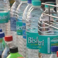Peturi din plasticul reciclat - Foto: Pexels/Ajay Parab/CC0