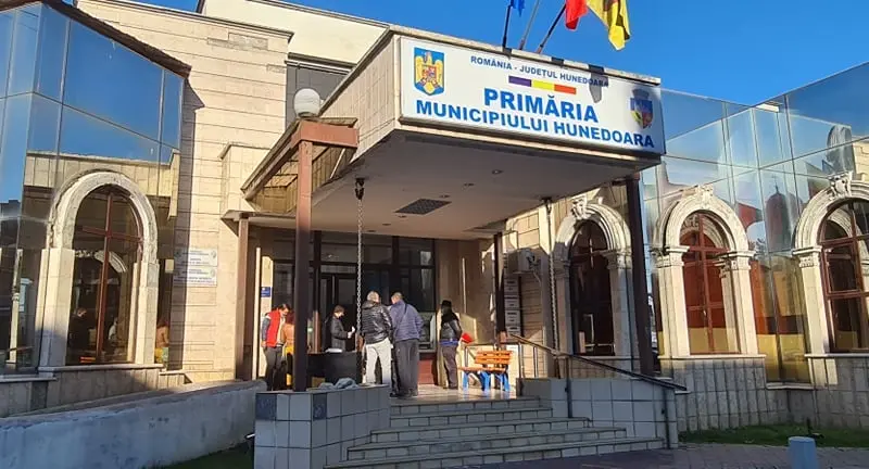 Primarii PSD din Hunedoara și Orăștie au făcut ghișee în aer liber pentru nevaccinați. Sursă imagine: Facebook Primăria Hunedoara