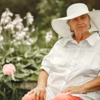Femeie bătrână - Foto: Magnific (Imagine cu rol ilustrativ)