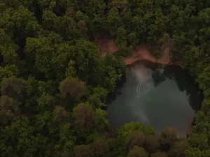 Vacanță inedită la cea mai mare piscină naturală din vestul Europei,  la 10 kilometri de Baia Mare/FOTO: Captura Youtube