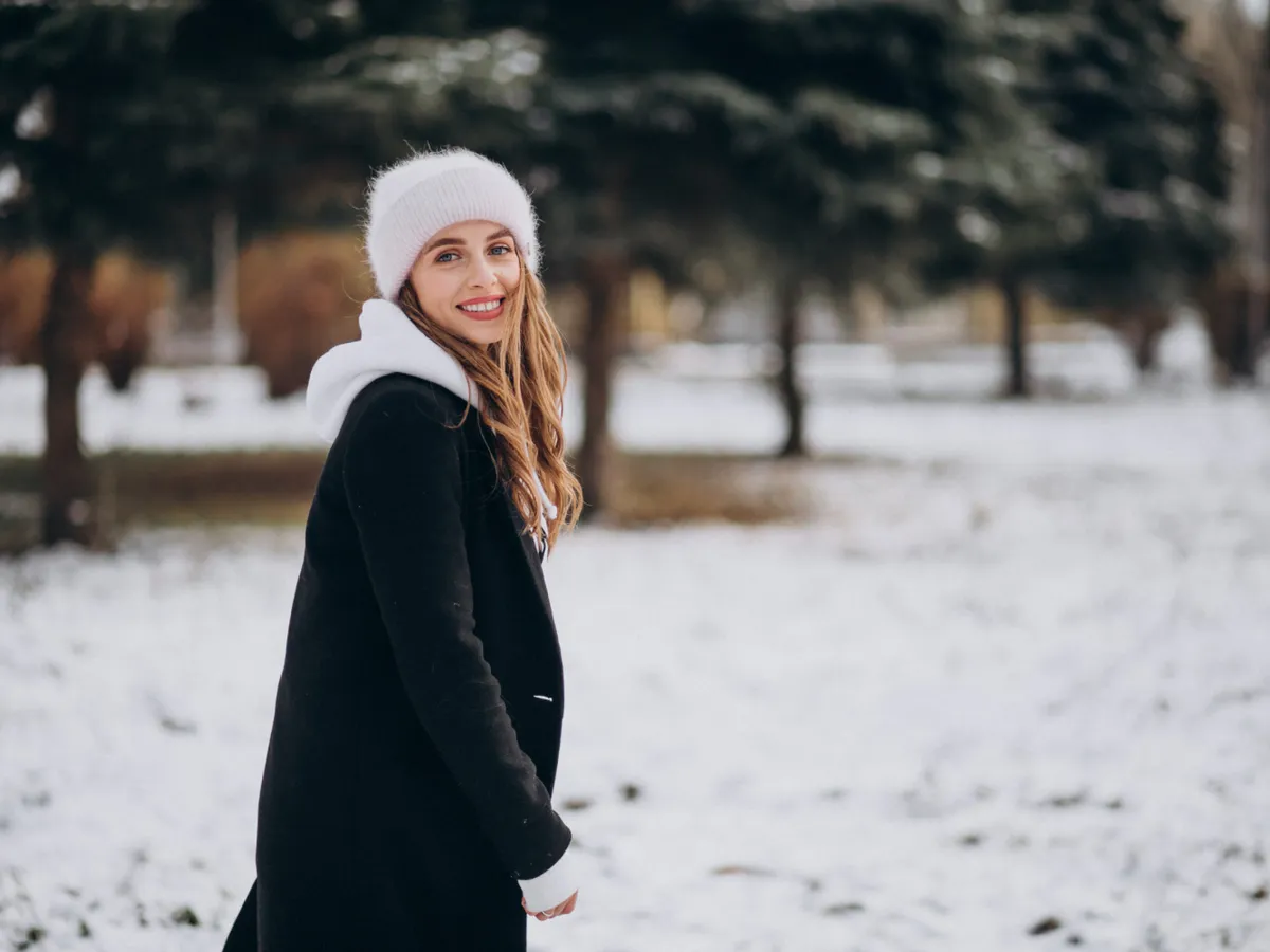 Femeie, iarna - Foto: Freepik