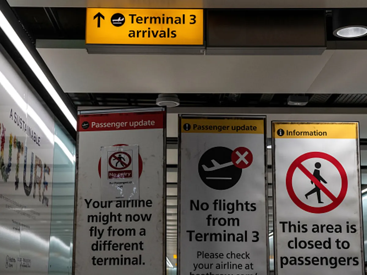 Românii, bulgarii și polonezii, vânați și reținuți ilegal pe aeroporturile din Londra. Foto Getty Images