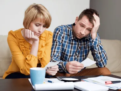 Trăim mai bine sau mai rău decât acum 20 de ani? Ce spun românii despre prețurile apartamentelor versus salarii