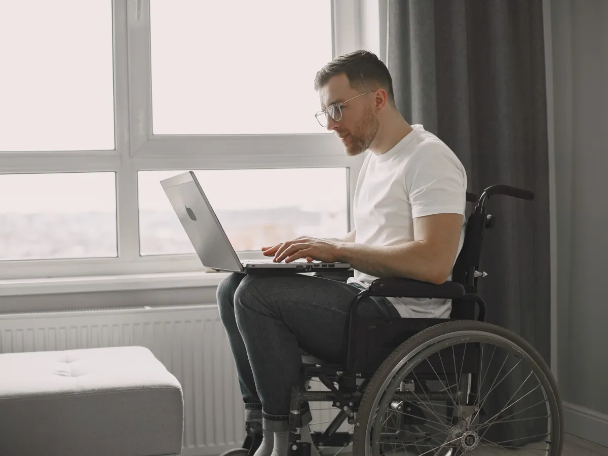 Persoană cu handicap - Foto: Freepik (Imagine cu rol ilustrativ)