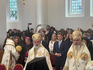 Marius Bostan despre Simion la Londra: S-a pus în primul rând. Selfie în timpul Sfintei Împărtășanii - Foto: Facebook / Marius Bostan