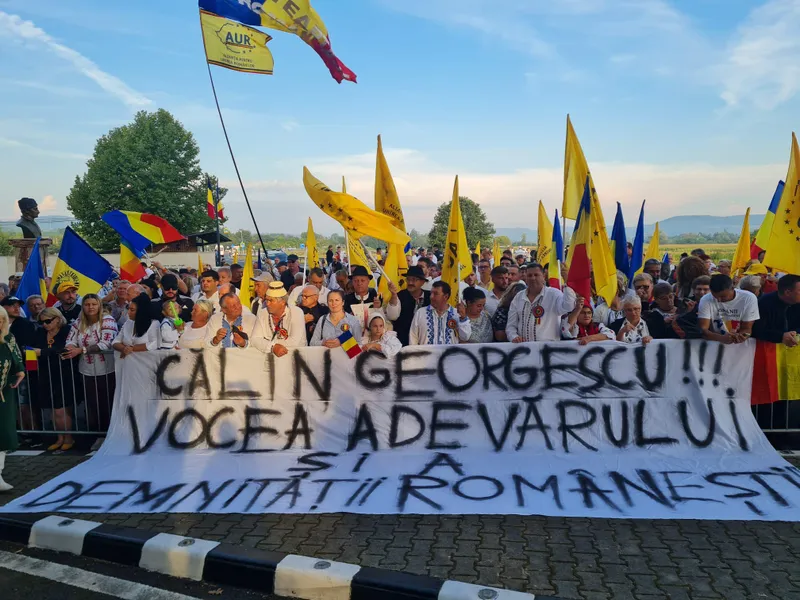 Susținătorii lui Călin Georgescu - Foto: FB / George Simion