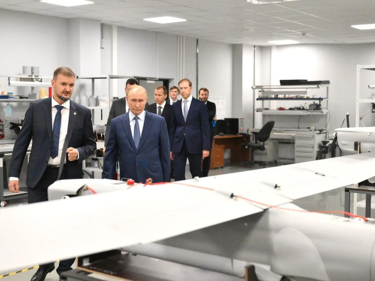 Președintele rus Putin, vizită la Centrul de Tehnologie Specială (STC) din Sankt Petersburg - Foto: Profimedia Images