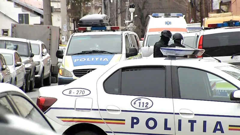 Polițiștii au blocat strada pe care locuiește bărbatul Foto: Observatornews.ro