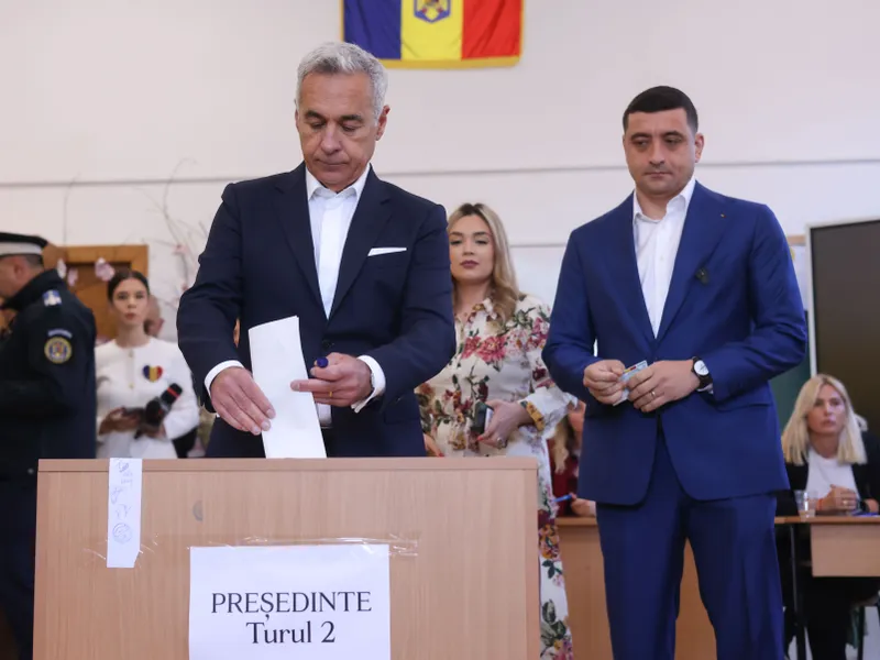 George Simion și Călin Georgescu - Foto: INQUAM PHOTOS / Octav Ganea