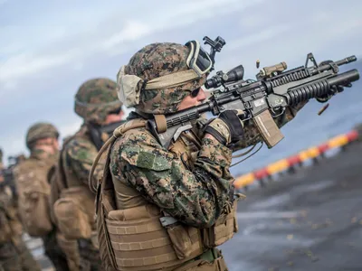 România alege noi puști de asalt, pistoale și mitraliere - Foto: Profimedia Images (imagine cu rol ilustrativ)