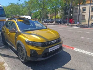 Primele imagini cu Dacia Sandero facelift: Design și elemente de Duster, motorizări hybrid - Foto: largus.fr