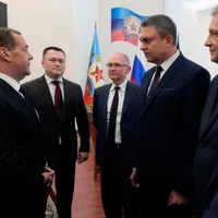 Putin l-a trimis pe Medvedev în Ucraina să-i ia în primire pe separatiști/foto: Profimedia Images