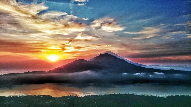 Muntele Agung, din Insula Bali - Foto: Flickr/Darren Willman