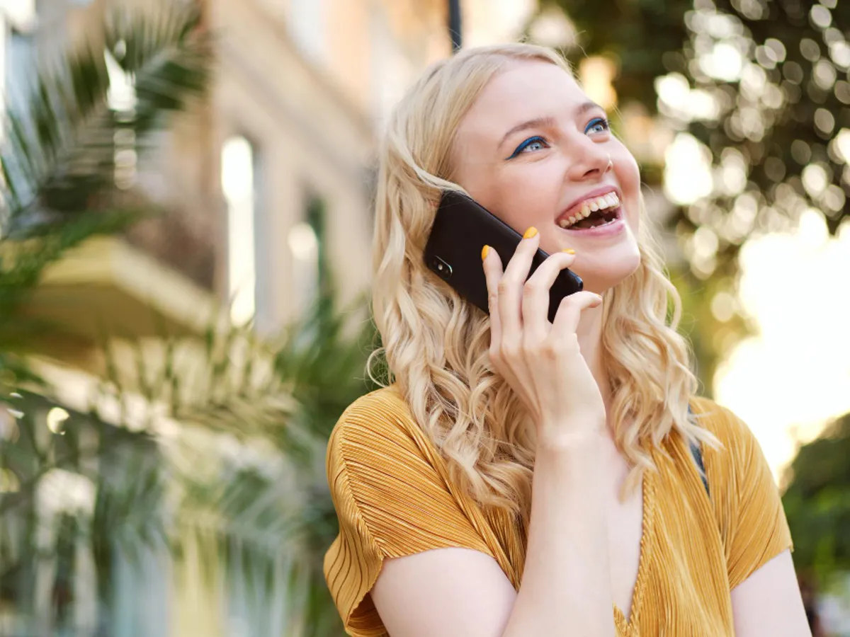 Escrocherie pusă la cale de o tânără din București. Atrăgea bărbați în capcană și-i lăsa fără bani