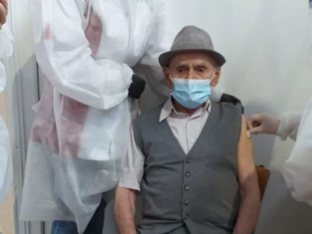 Un bătrân de 105 ani din Cluj s-a vaccinat contra COVID/FOTO: Știrile ProTV