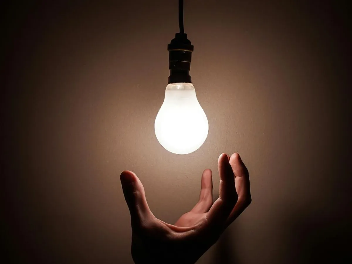 Foarte probabil, va exista o reducere a TVA la energia electrică. Care poate fi aceasta? - Foto: Pexels/Luca Nardone