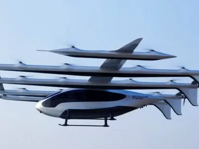 Un taxi zburător care poate transporta 10 persoane a fost testat cu succes în China - Foto: Facebook / China Science