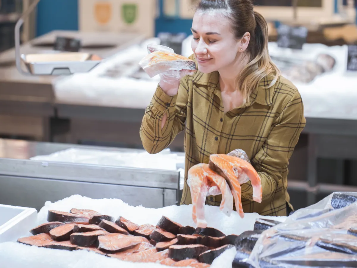 Femeie și fructe de mare - Foto: Freepik