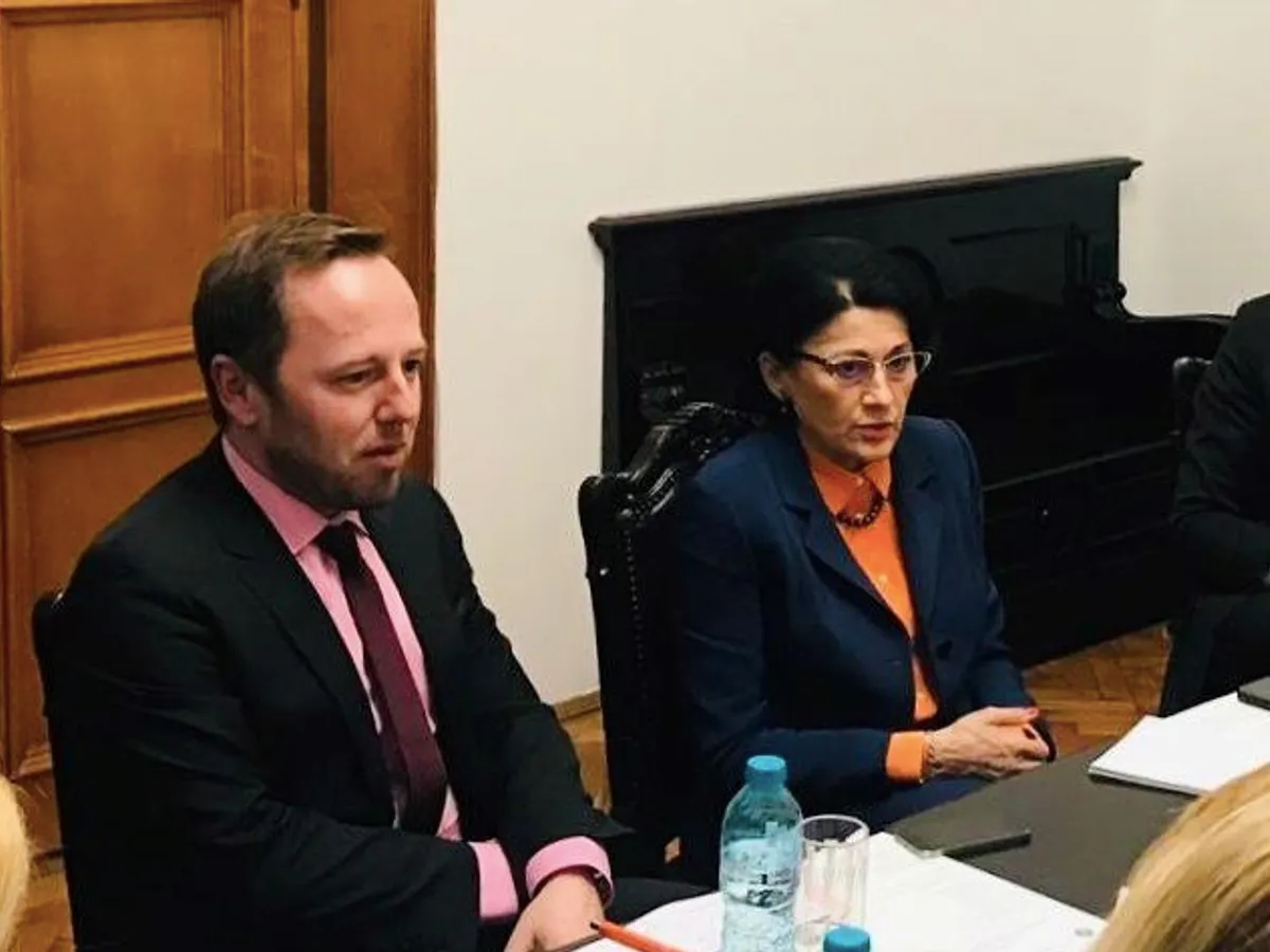 Radu Szekely, fost șef de cabinet al Ecaterinei Andronescu, împreună cu aceasta/FOTO: Facebook