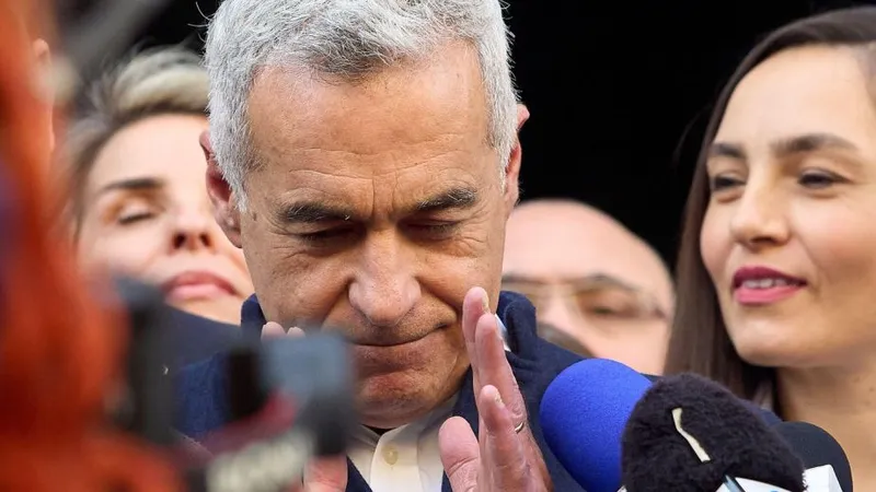 Călin Georgescu vorbeşte, după ce şi-a depus candidatura - Foto: Profimedia Images