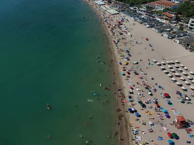 Imagine aeriană cu plaja din staţiunea 2 Mai - Foto: INQUAM PHOTOS/George Călin
