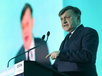Crin Antonescu a renunțat la o pensie specială de 10.000 lei. 600 foști parlamentari iau acești bani - Foto: INQUAM PHOTOS / George Călin
