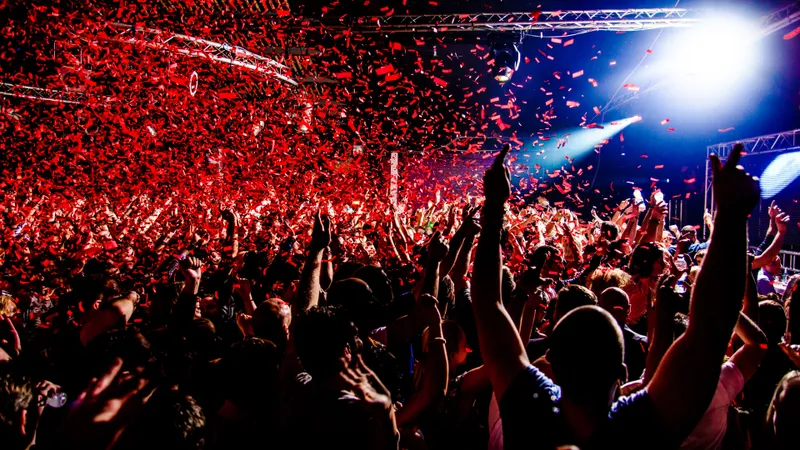 Un celebru cântăreț care a scris cele mai ascultate hituri din anii 80 a murit. Despre cine e vorba? - Foto: Shutterstock / imagine rol ilustrativ