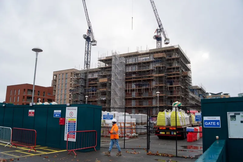 Blocuri în construcţie în Berkshire, UK - Foto: Profimedia Images